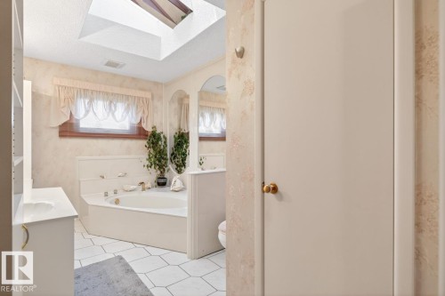 6036 105B Street, Edmonton, AB - Indoor Photo Showing Bathroom