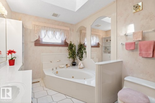 6036 105B Street, Edmonton, AB - Indoor Photo Showing Bathroom