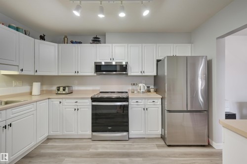 304 6220 Fulton Road, Edmonton, AB - Indoor Photo Showing Kitchen