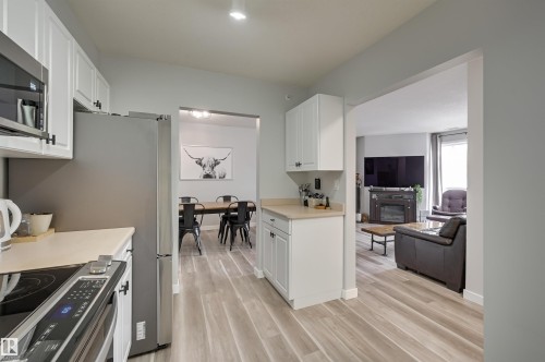 304 6220 Fulton Road, Edmonton, AB - Indoor Photo Showing Kitchen