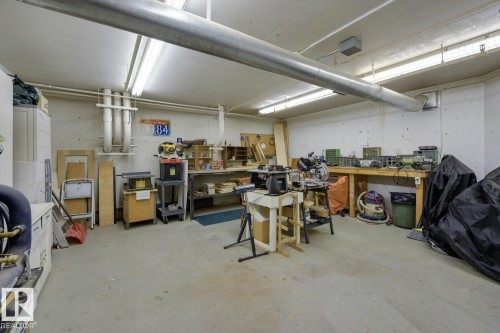 304 6220 Fulton Road, Edmonton, AB - Indoor Photo Showing Garage