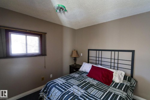 400 60501 Range Road 120, Rural St. Paul County, AB - Indoor Photo Showing Bedroom