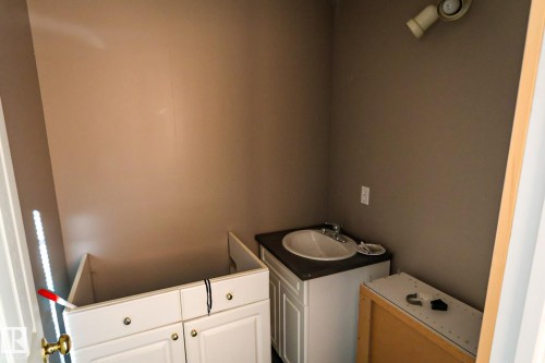 400 60501 Range Road 120, Rural St. Paul County, AB - Indoor Photo Showing Bathroom