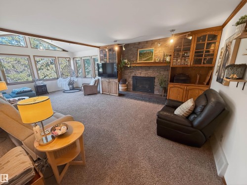 3 Westminster Close, Spruce Grove, AB - Indoor Photo Showing Living Room With Fireplace