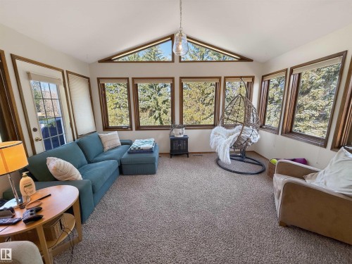 3 Westminster Close, Spruce Grove, AB - Indoor Photo Showing Living Room