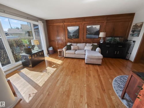 3 Westminster Close, Spruce Grove, AB - Indoor Photo Showing Living Room