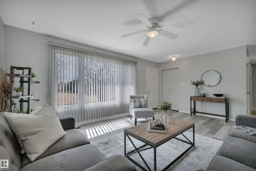 4410 42B Avenue, Leduc, AB - Indoor Photo Showing Living Room