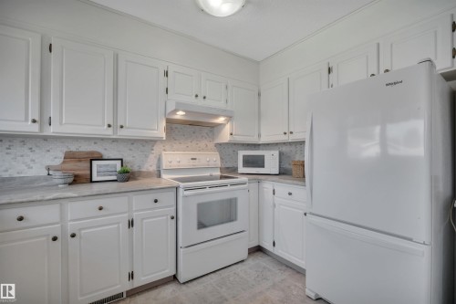 4410 42B Avenue, Leduc, AB - Indoor Photo Showing Kitchen