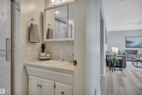 4410 42B Avenue, Leduc, AB - Indoor Photo Showing Bathroom