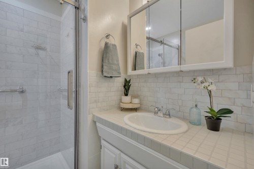 4410 42B Avenue, Leduc, AB - Indoor Photo Showing Bathroom