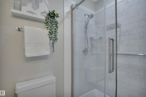 4410 42B Avenue, Leduc, AB - Indoor Photo Showing Bathroom