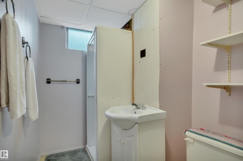 4410 42B Avenue, Leduc, AB - Indoor Photo Showing Bathroom