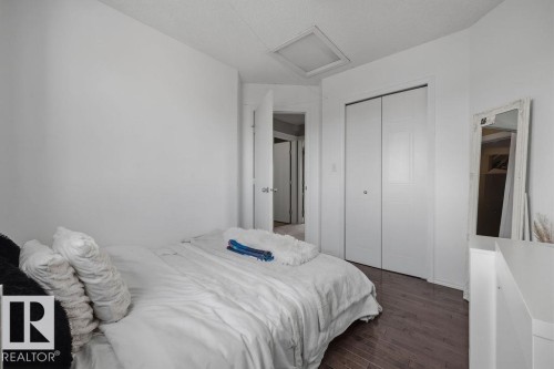 4618 Turner Square Square, Edmonton, AB - Indoor Photo Showing Bedroom