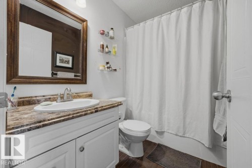 4618 Turner Square Square, Edmonton, AB - Indoor Photo Showing Bathroom