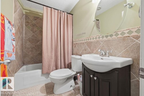 4618 Turner Square Square, Edmonton, AB - Indoor Photo Showing Bathroom