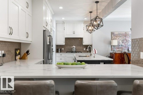 72 Enchanted Way N, St. Albert, AB - Indoor Photo Showing Kitchen With Upgraded Kitchen