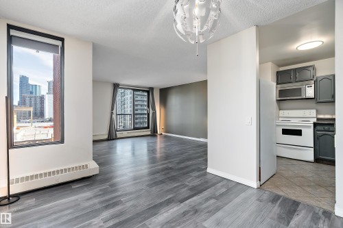 901 10145 109 Street, Edmonton, AB - Indoor Photo Showing Kitchen
