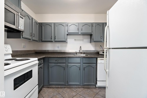 901 10145 109 Street, Edmonton, AB - Indoor Photo Showing Kitchen