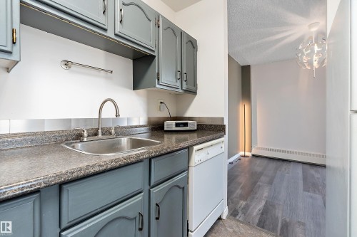 901 10145 109 Street, Edmonton, AB - Indoor Photo Showing Kitchen