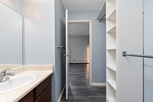 901 10145 109 Street, Edmonton, AB - Indoor Photo Showing Bathroom