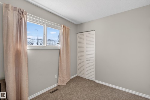 Neutral gray walls complemented by white trim and a textured ceiling - 5 Linden St, Spruce Grove, AB - Indoor