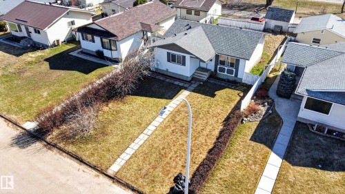 Single-story residence featuring a gray shingle roof and white siding - 5 Linden St, Spruce Grove, AB - Outdoor