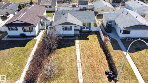White exterior with dark roof - 5 Linden St, Spruce Grove, AB - Outdoor