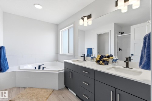 33 Sumac Close, Fort Saskatchewan, AB - Indoor Photo Showing Bathroom