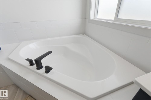 33 Sumac Close, Fort Saskatchewan, AB - Indoor Photo Showing Bathroom