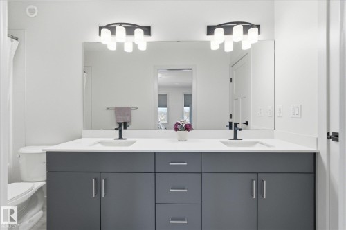 33 Sumac Close, Fort Saskatchewan, AB - Indoor Photo Showing Bathroom