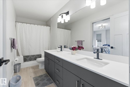 33 Sumac Close, Fort Saskatchewan, AB - Indoor Photo Showing Bathroom