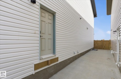 33 Sumac Close, Fort Saskatchewan, AB - Outdoor With Exterior