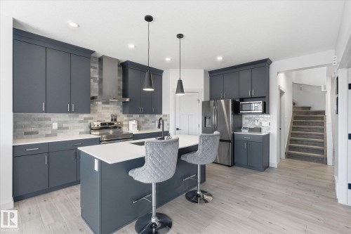 33 Sumac Close, Fort Saskatchewan, AB - Indoor Photo Showing Kitchen With Upgraded Kitchen