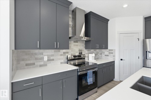 33 Sumac Close, Fort Saskatchewan, AB - Indoor Photo Showing Kitchen With Upgraded Kitchen