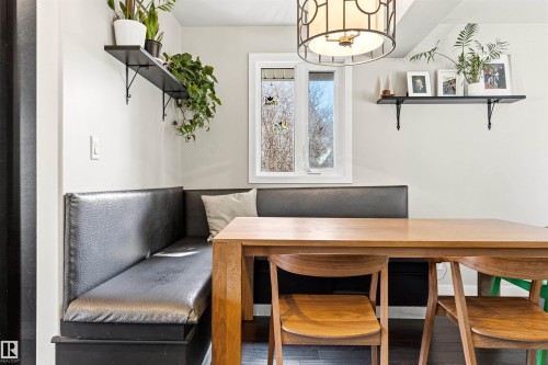 10916 60 Avenue, Edmonton, AB - Indoor Photo Showing Dining Room