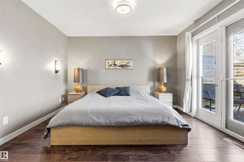 10916 60 Avenue, Edmonton, AB - Indoor Photo Showing Bedroom