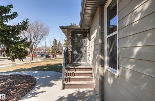 10916 60 Avenue, Edmonton, AB - Outdoor