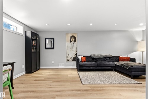 10916 60 Avenue, Edmonton, AB - Indoor