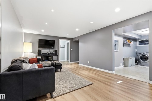 10916 60 Avenue, Edmonton, AB - Indoor