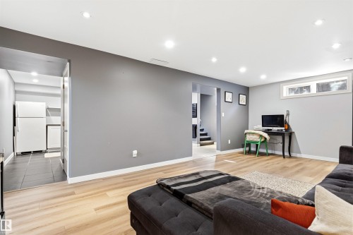 10916 60 Avenue, Edmonton, AB - Indoor