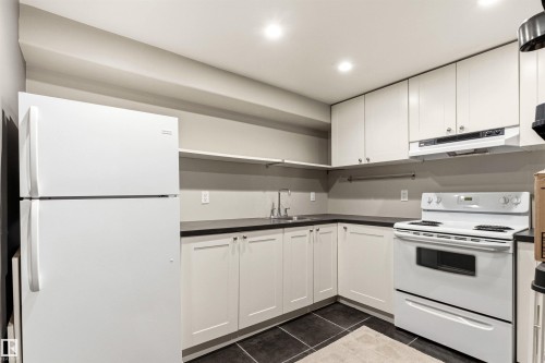 10916 60 Avenue, Edmonton, AB - Indoor Photo Showing Kitchen