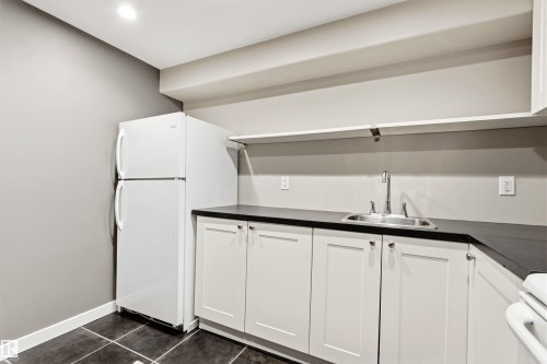 10916 60 Avenue, Edmonton, AB - Indoor
