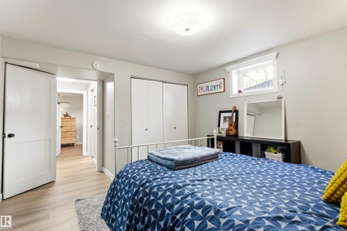 10916 60 Avenue, Edmonton, AB - Indoor Photo Showing Bedroom