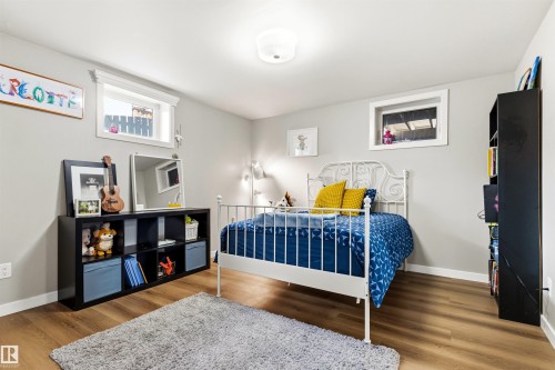 10916 60 Avenue, Edmonton, AB - Indoor Photo Showing Bedroom