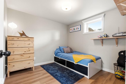 10916 60 Avenue, Edmonton, AB - Indoor Photo Showing Bedroom