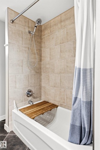 10916 60 Avenue, Edmonton, AB - Indoor Photo Showing Bathroom