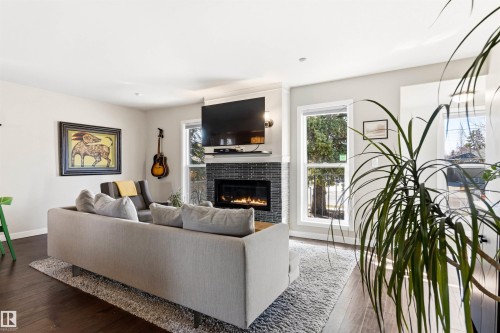 10916 60 Avenue, Edmonton, AB - Indoor Photo Showing Living Room With Fireplace
