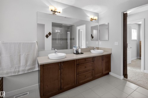 22030 95A Avenue, Edmonton, AB - Indoor Photo Showing Bathroom