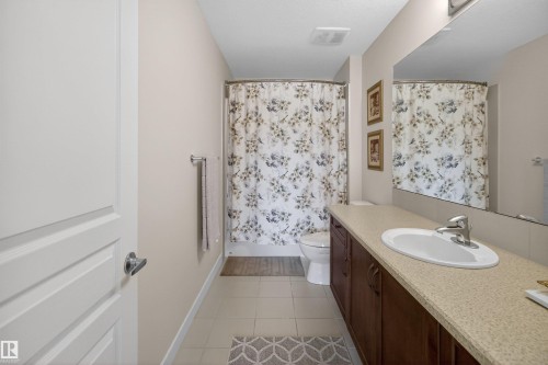 22030 95A Avenue, Edmonton, AB - Indoor Photo Showing Bathroom