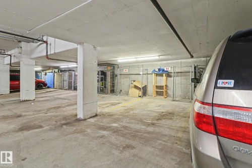 228 8528 82 Avenue, Edmonton, AB - Indoor Photo Showing Garage